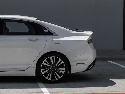 Used 2017 Lincoln MKZ Reserve FWD image 19