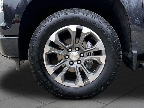 Used 2023 Chevrolet Silverado 1500 High Country w/ Z71 Off-Road Package AWD/4WD image 11