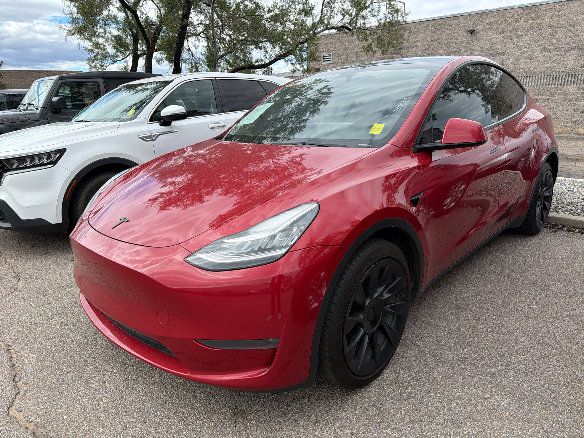Used 2023 Tesla Model Y AWD image 1