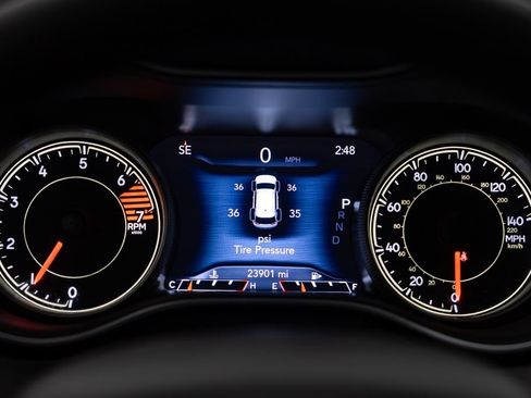 Used 2023 Jeep Cherokee Altitude Lux w/ Mopar Interior Package AWD/4WD image 17