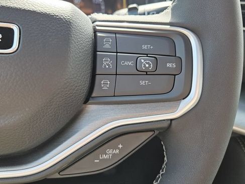 New 2025 Jeep Wagoneer Series II w/ Convenience Group I AWD/4WD image 23