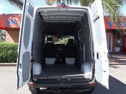 Used 2025 Mercedes-Benz Sprinter 2500 image 8