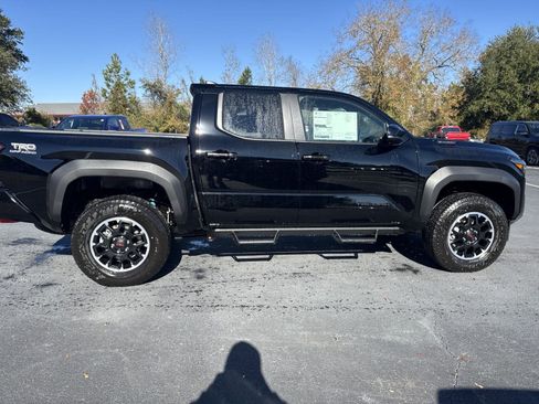 Used 2024 Toyota Tacoma image 4