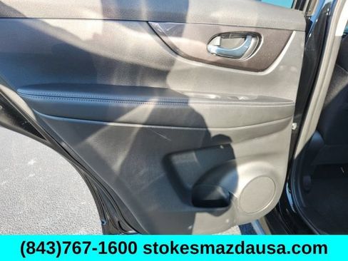 Used 2020 Nissan Rogue SV FWD image 18