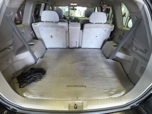 Used 2012 Toyota Highlander FWD w/ Tech Pkg image 17