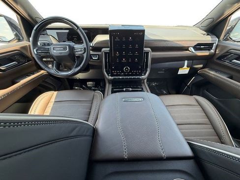 Used 2026 GMC Yukon Denali Ultimate AWD/4WD image 12