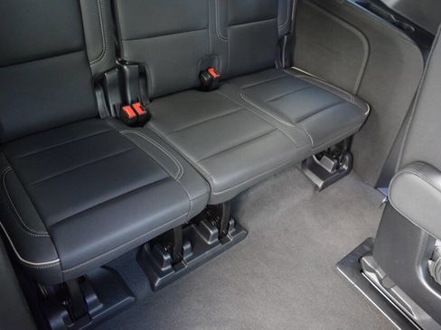 Used 2023 GMC Yukon XL SLT image 47