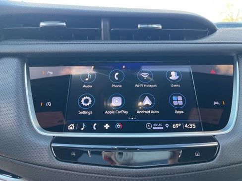 New 2025 Cadillac XT6 Luxury image 28