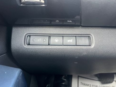 Used 2024 Nissan Pathfinder SV w/ SV Premium Package image 22