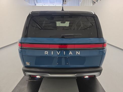 Used 2023 Rivian R1S Adventure AWD/4WD image 4