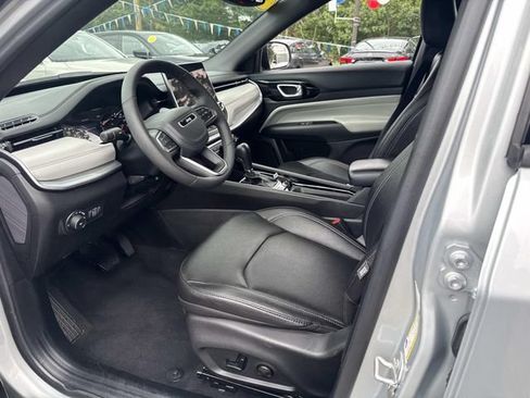 Used 2025 Jeep Compass Limited AWD/4WD image 21