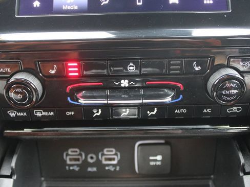 Used 2024 Jeep Grand Cherokee Altitude AWD/4WD image 43