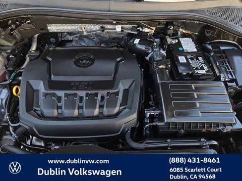 Used 2023 Volkswagen Tiguan SE w/ Panoramic Sunroof Package FWD image 27