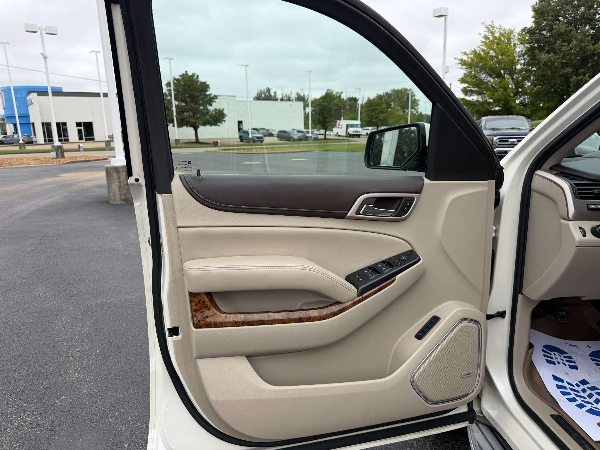 Used 2015 GMC Yukon Denali w/ Touring Package AWD/4WD image 36