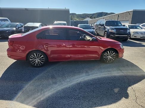 Used 2015 Volkswagen Jetta Sport image 6