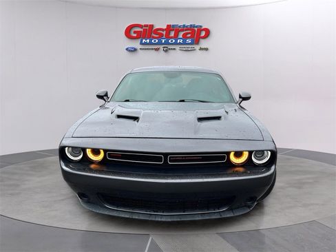 Used 2021 Dodge Challenger SXT image 2