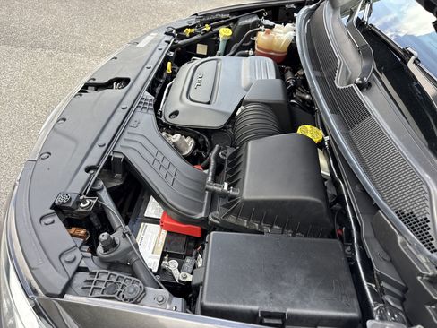 Used 2022 Chrysler Pacifica Limited image 38