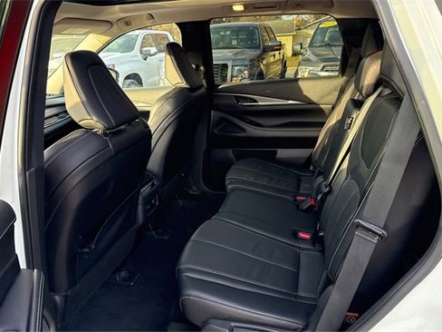 Used 2024 INFINITI QX60 Luxe image 10