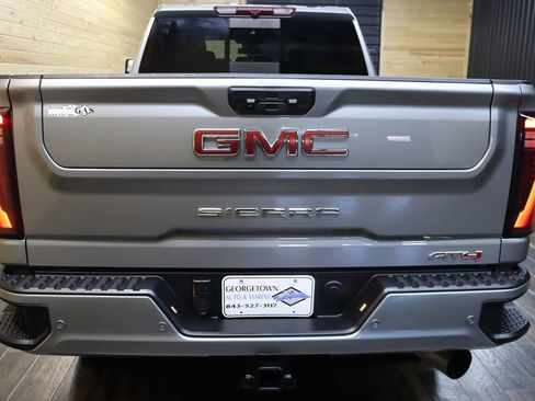 Used 2025 GMC Sierra 2500 AT4 w/ AT4 Preferred Package AWD/4WD image 4