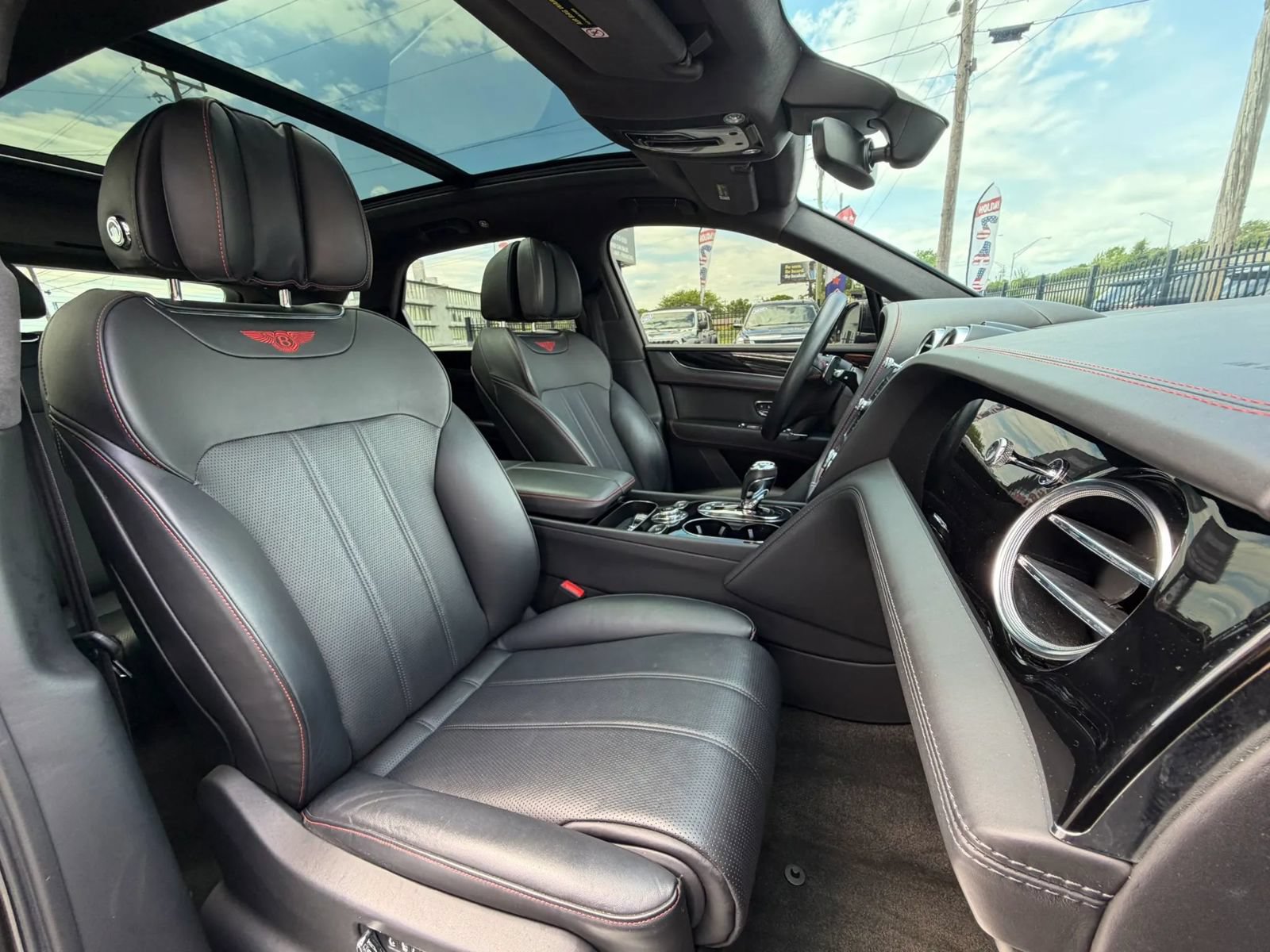 Used 2020 Bentley Bentayga AWD/4WD image 56