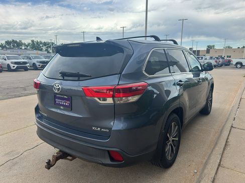 Used 2019 Toyota Highlander XLE AWD/4WD image 5