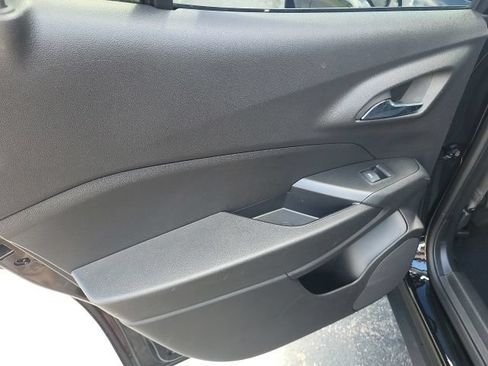 Used 2022 Chevrolet Trax LT FWD image 18