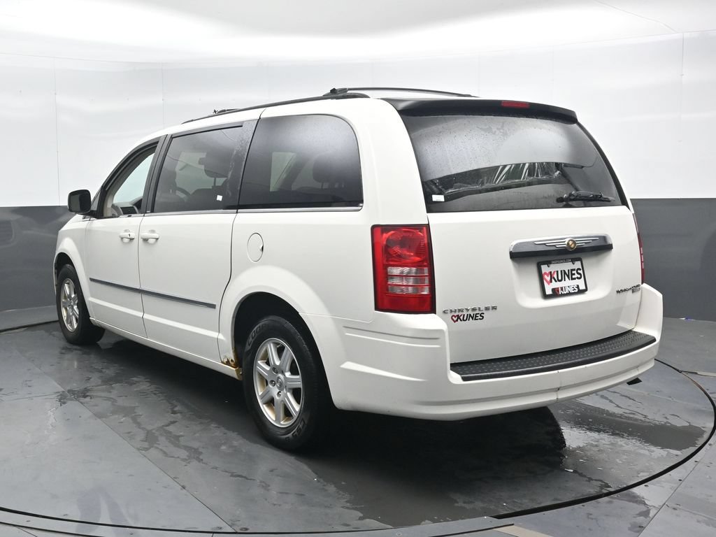 Used 2010 Chrysler Town & Country Touring FWD image 9