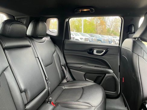 Used 2025 Jeep Compass Trailhawk AWD/4WD image 36