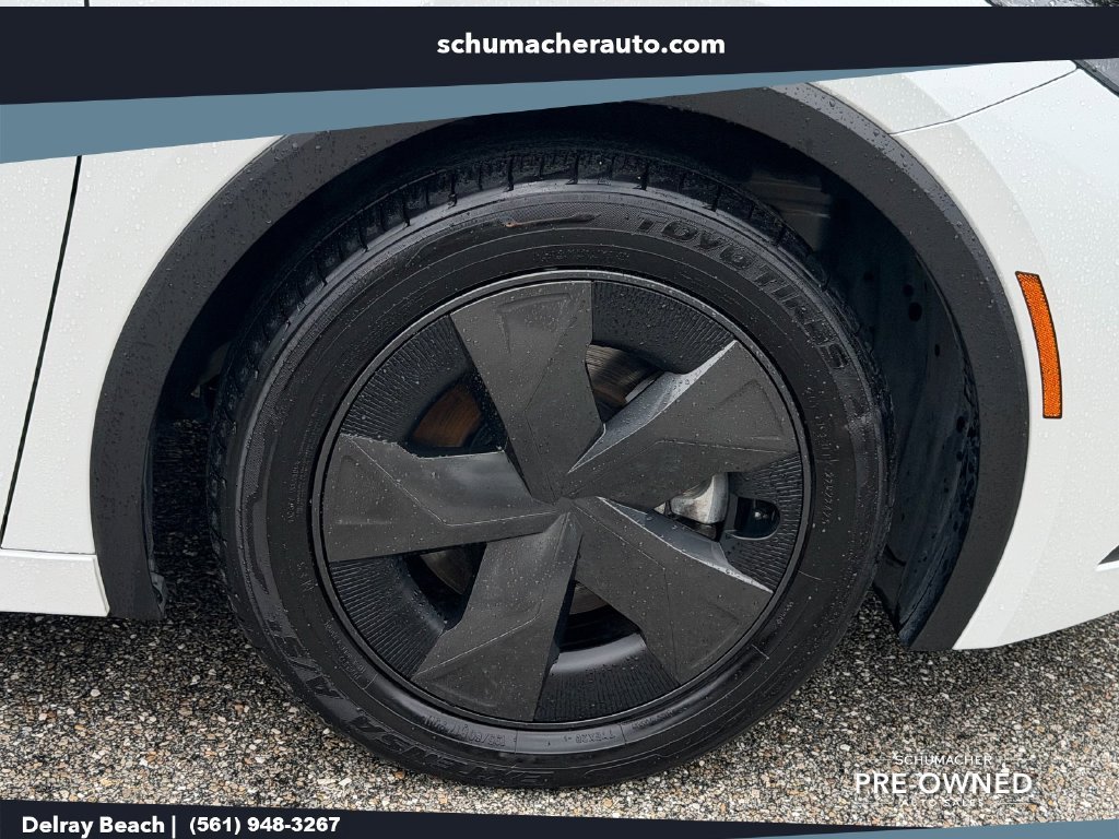Used 2025 Toyota Prius LE AWD/4WD image 9