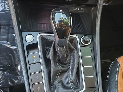 Used 2024 Volkswagen Jetta SEL FWD image 16