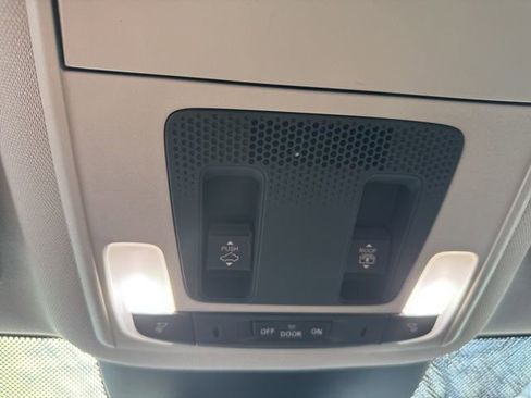 Certified 2025 Honda Pilot Elite image 33