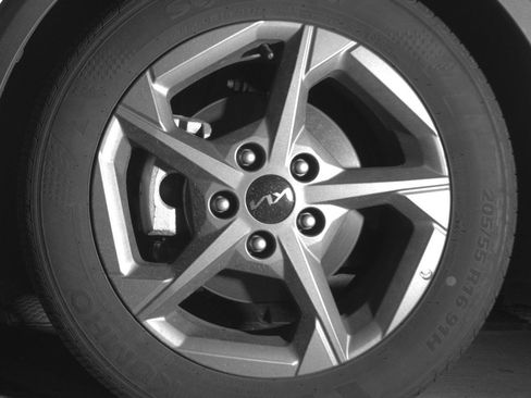 Used 2025 Kia K4 LXS image 12
