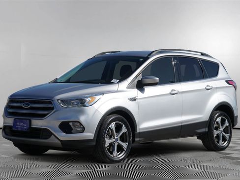 Used 2017 Ford Escape SE w/ Equipment Group 201A FWD image 8