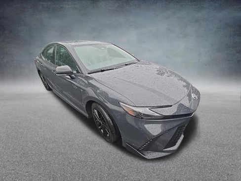 Used 2025 Toyota Camry SE FWD image 8