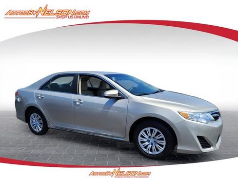 Used 2013 Toyota Camry LE FWD image 1