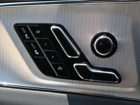 Used 2024 Cadillac Lyriq Tech RWD image 16