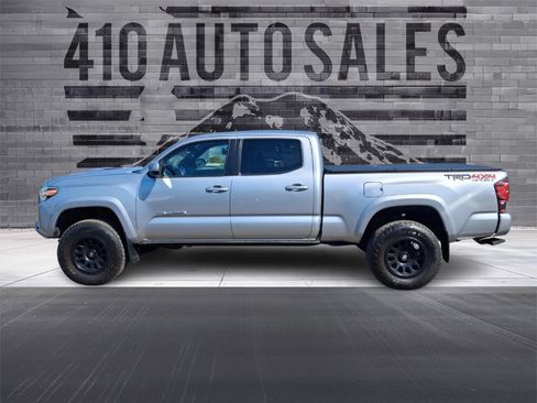 Used 2018 Toyota Tacoma TRD Sport AWD/4WD image 7