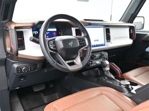 Used 2024 Ford Bronco Heritage Edition image 16