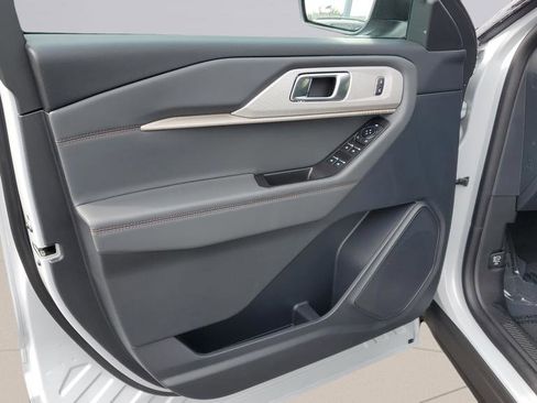 New 2026 Ford Explorer Active image 13