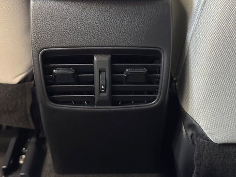 Used 2025 Toyota Corolla Cross L image 17