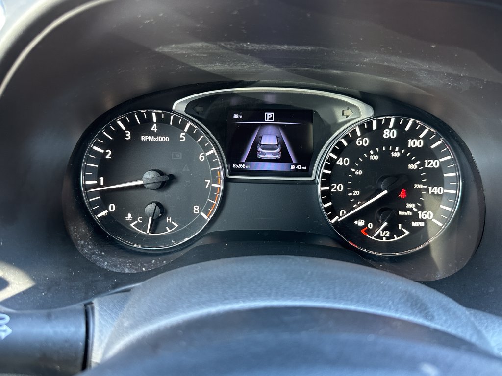 Used 2016 Nissan Pathfinder SV FWD image 25