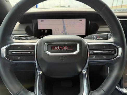 Used 2024 GMC Acadia Elevation w/ Luxury Package FWD image 9