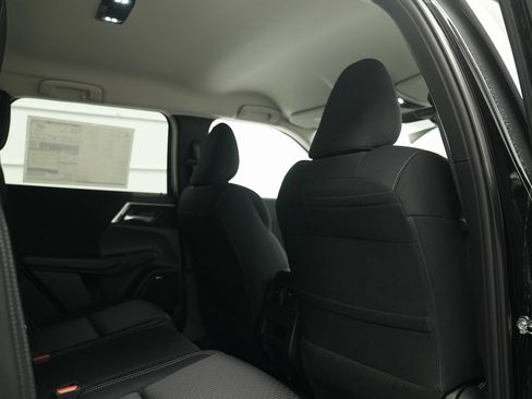 Used 2025 Mitsubishi Outlander ES image 29