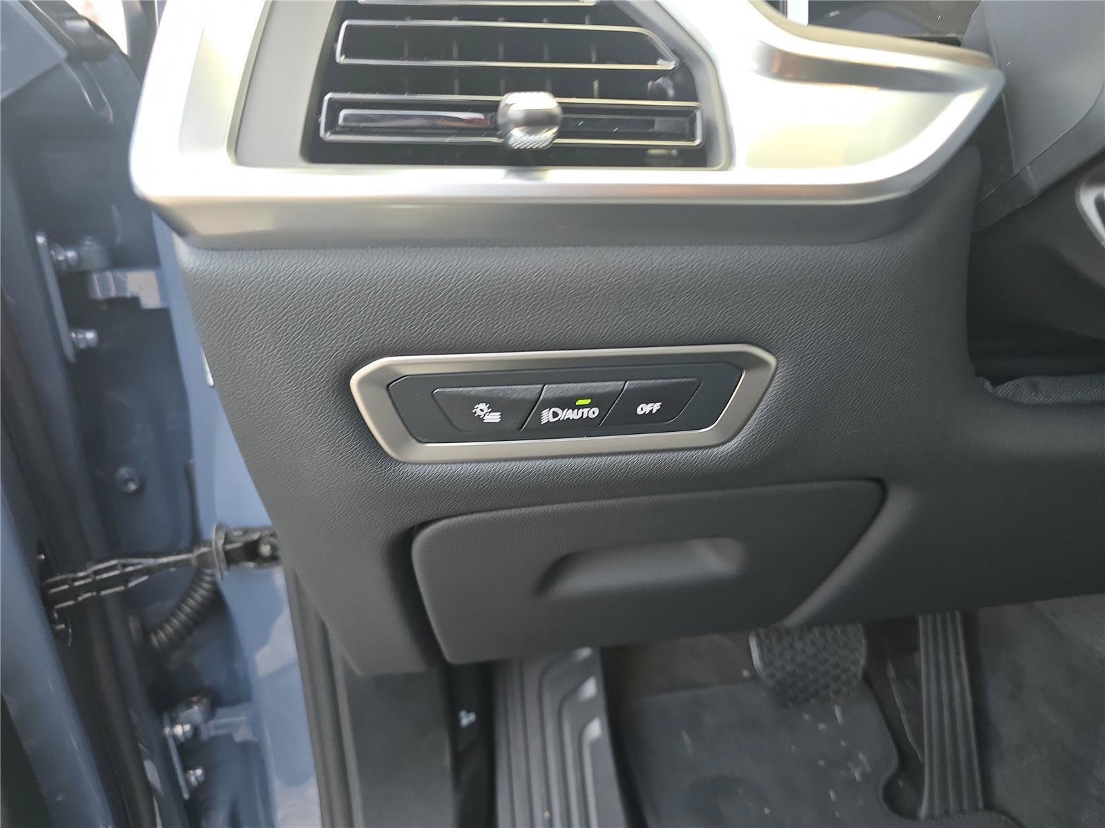 Used 2026 BMW X7 xDrive40i AWD/4WD image 27