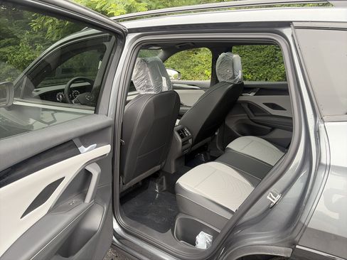 New 2026 Volkswagen Tiguan SE R-Line AWD/4WD image 15