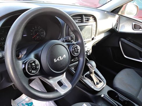 Used 2022 Kia Soul LX w/ Technology Package FWD image 7