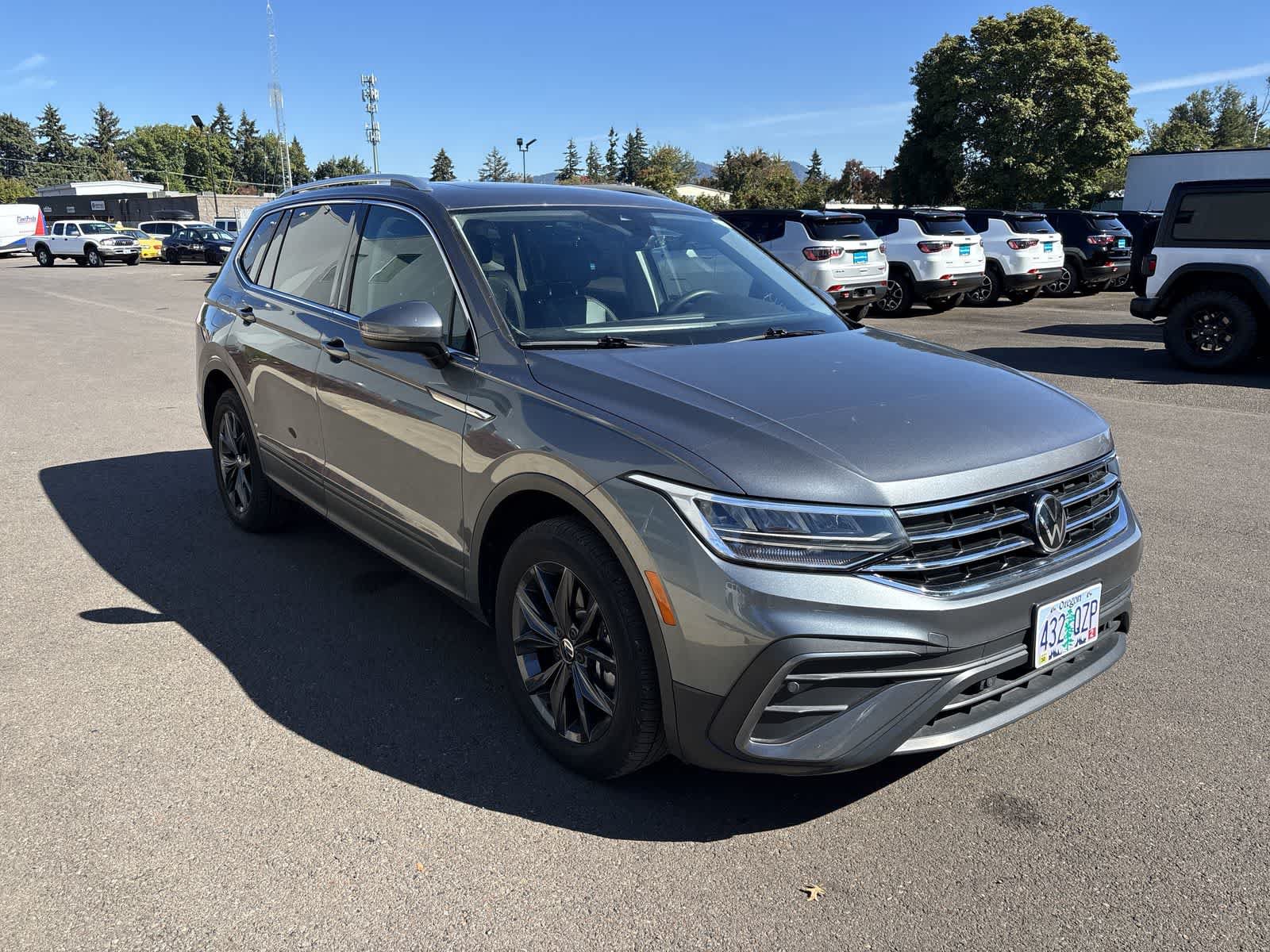 Used 2024 Volkswagen Tiguan SE AWD/4WD image 6