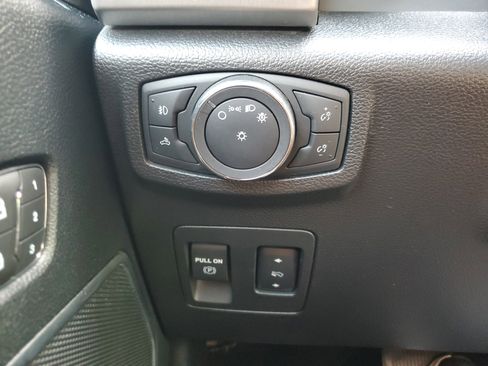 Used 2018 Ford F150 Platinum w/ Equipment Group 701A Luxury image 29