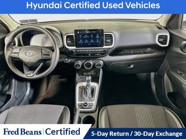 Used 2023 Hyundai Venue Limited FWD image 17