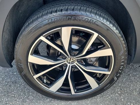 Certified 2024 Volkswagen Atlas Cross Sport SEL Premium R-Line AWD/4WD image 5